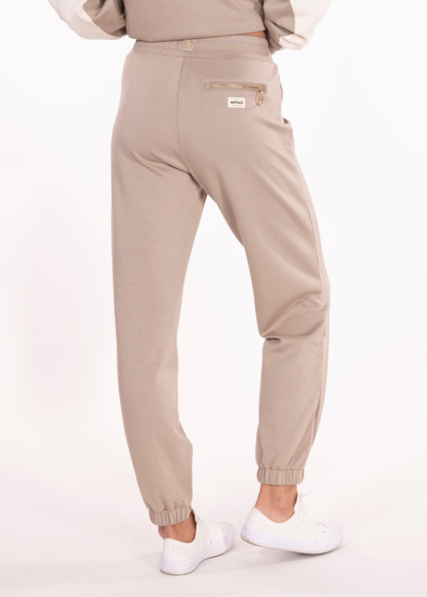 PANTALON REGULAR FIT ANNA BEIGE - Image 3