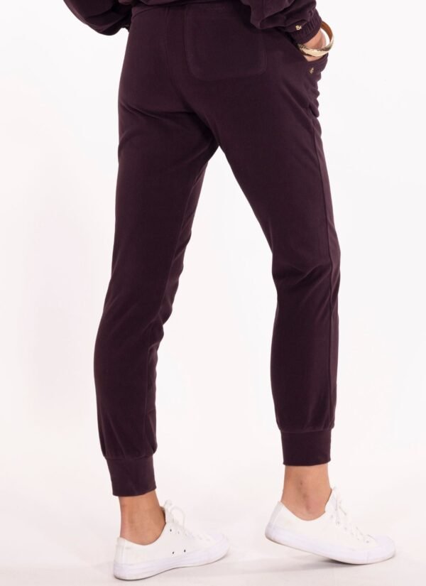 PANTALON REGULAR FIT MICROPOLAIRE LOUISA PRUNE - Image 2