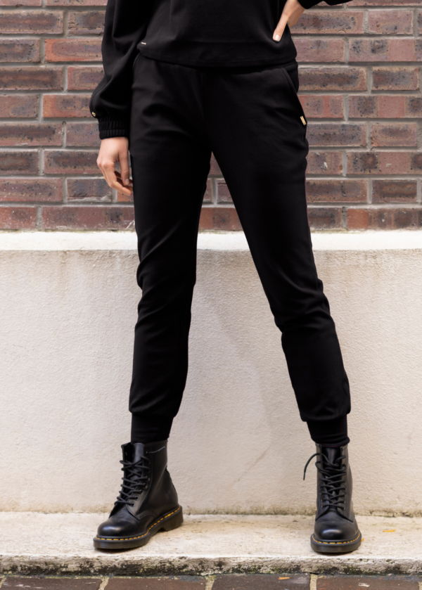 PANTALON REGULAR FIT MICROPOLAIRE LOUISA NOIR - Image 2